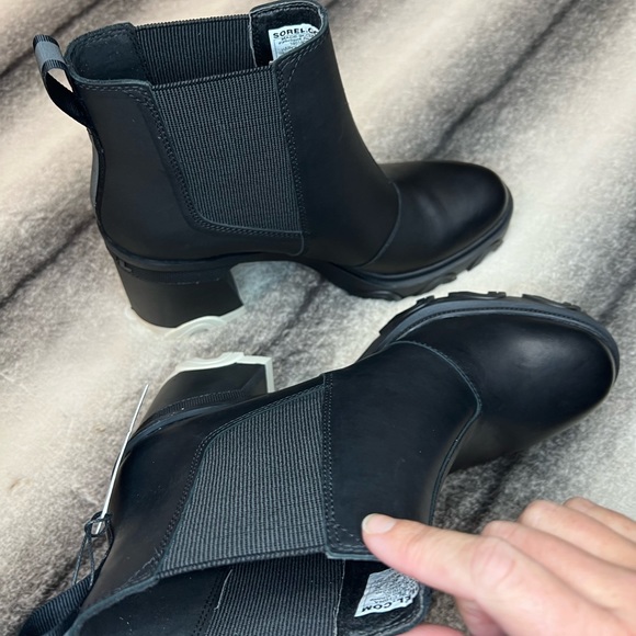 { Sorel } Brex Heel Lug Sole Chelsea Boots Black White - Picture 7 of 10